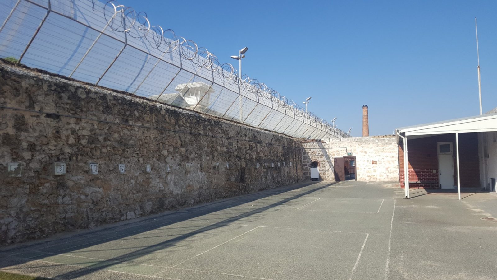 barbel&eacute;s murs prison